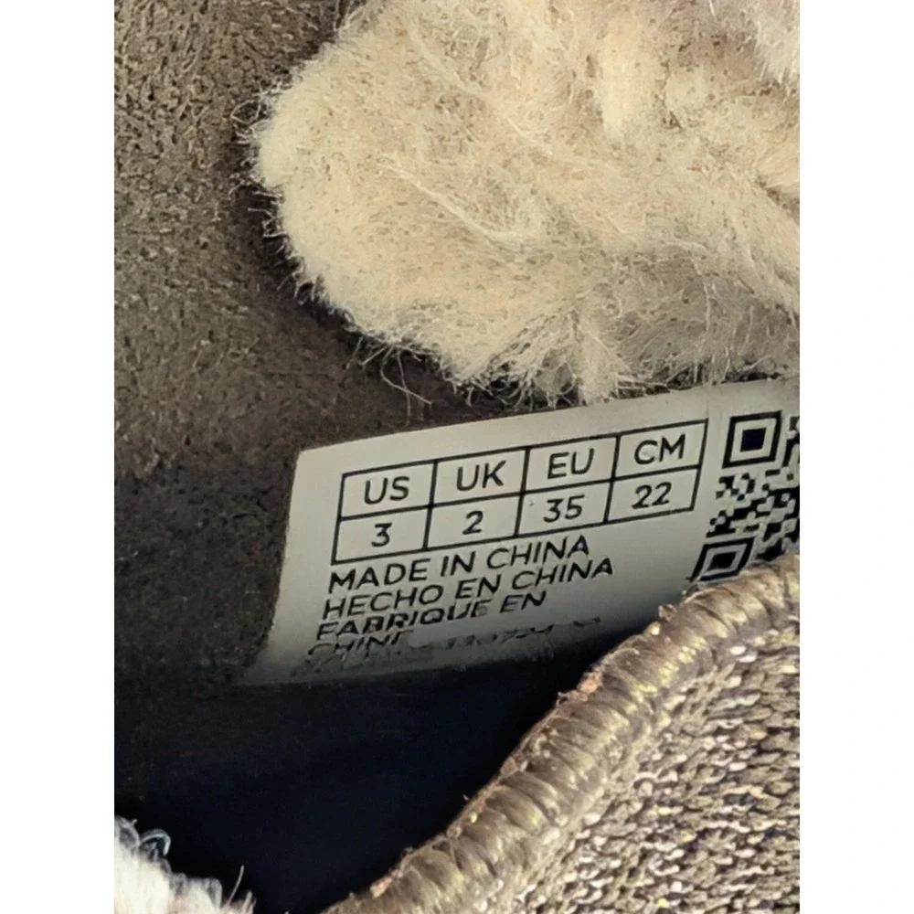 TOMS Kids Olive Green Faux Fur Lined Chelsea Boots Side Zip Size 3 EU 35